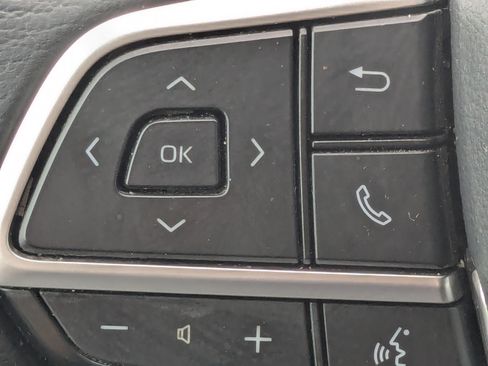 Used 2022 Toyota Sienna XLE FWD image 34
