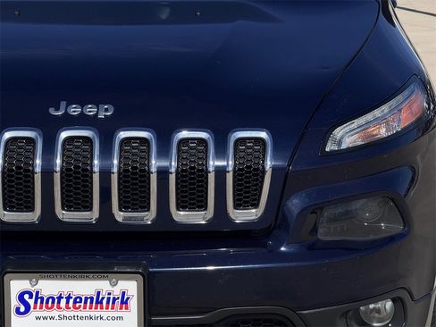 Used 2016 Jeep Cherokee Latitude w/ Cold Weather Group image 8