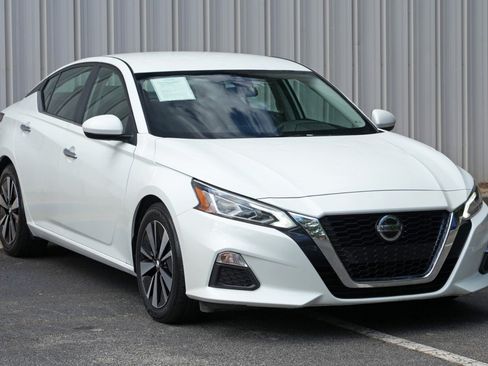 Used 2022 Nissan Altima 2.5 SV FWD image 46