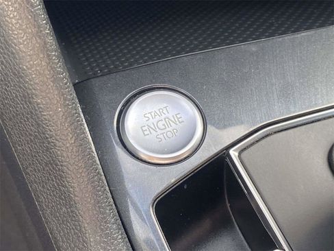 Used 2019 Volkswagen Tiguan SE image 22