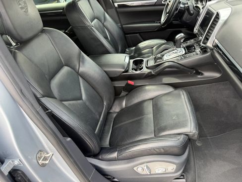 Used 2017 Porsche Cayenne Platinum Edition AWD/4WD image 24