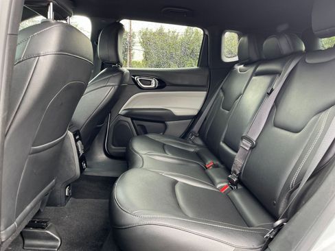 Used 2025 Jeep Compass Limited image 28