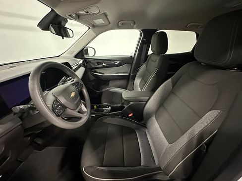 Used 2025 Chevrolet TrailBlazer LS w/ LS Convenience Package FWD image 3