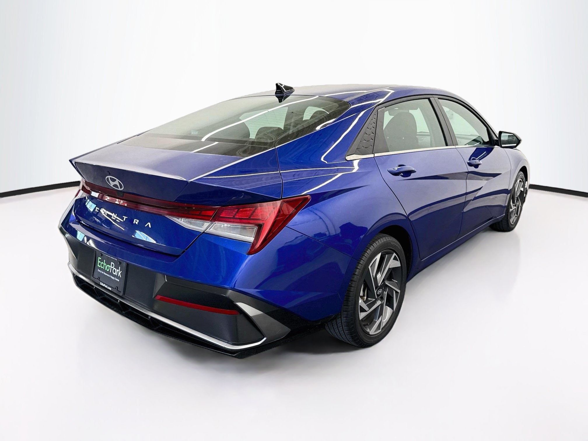 Used 2025 Hyundai Elantra SEL FWD image 9
