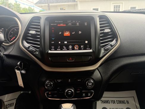 Used 2014 Jeep Cherokee Latitude AWD/4WD image 15