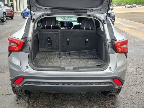 Used 2024 Chevrolet Trax LS w/ LS Convenience Package image 8