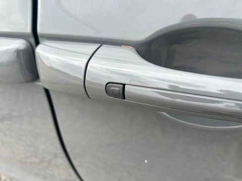 Used 2023 Chrysler Pacifica Touring-L FWD image 8
