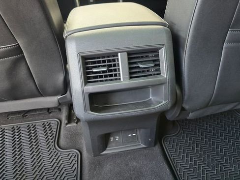 Used 2022 Volkswagen Atlas Cross Sport SE w/ Panoramic Sunroof Package AWD/4WD image 32