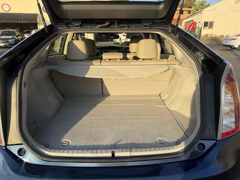 Used 2015 Toyota Prius Five FWD image 9