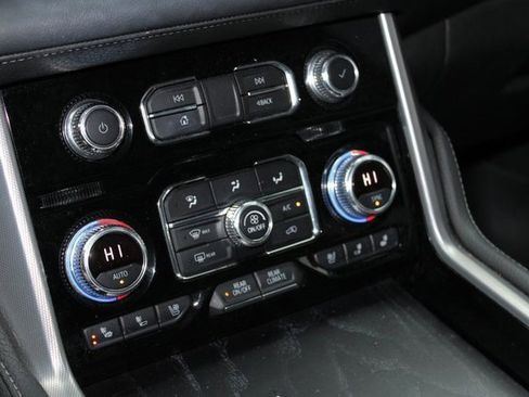 Used 2021 GMC Yukon XL Denali image 29