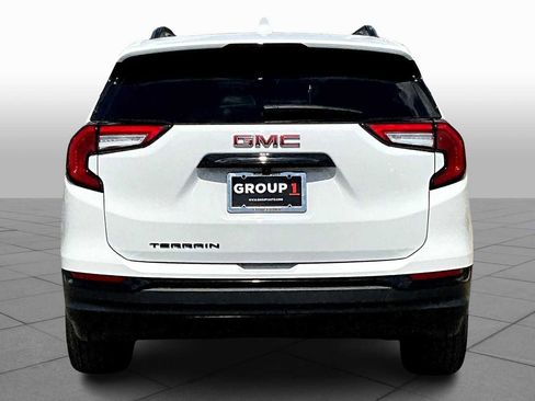 Used 2022 GMC Terrain SLT w/ Elevation Edition image 4