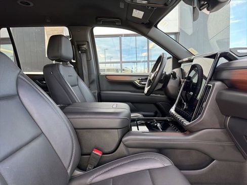 Used 2025 GMC Yukon Denali AWD/4WD image 12