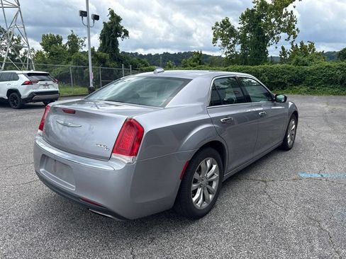 Used 2017 Chrysler 300 C AWD/4WD image 6