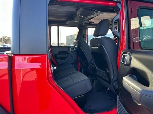 Certified 2025 Jeep Gladiator Mojave w/ Convenience Group AWD/4WD image 56