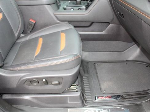 Used 2024 GMC Sierra 1500 AT4 w/ Technology Package image 18