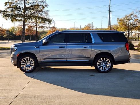 Used 2022 GMC Yukon XL Denali image 4
