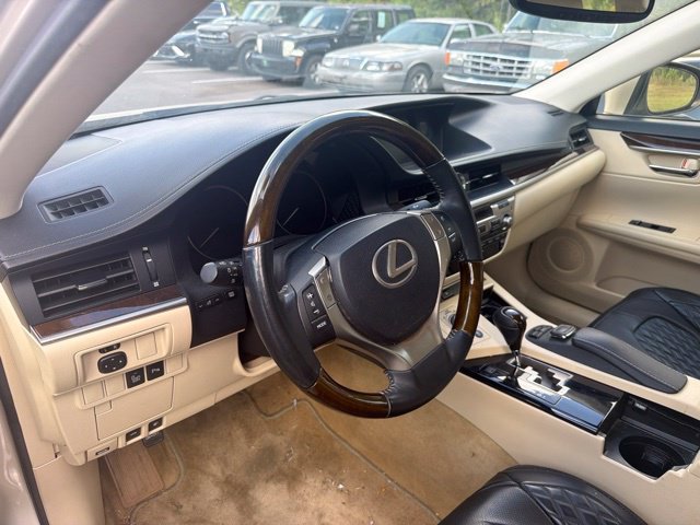Used 2015 Lexus ES 350 w/ Luxury Package FWD image 14