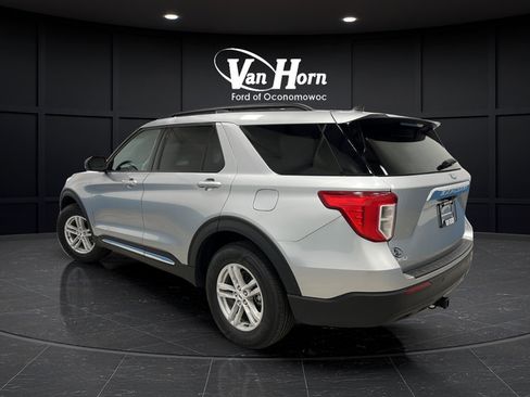 Used 2024 Ford Explorer XLT AWD/4WD image 5
