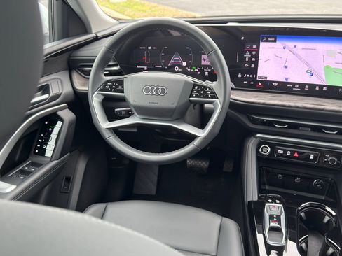 Used 2025 Audi Q5 Premium w/ Convenience Package image 23