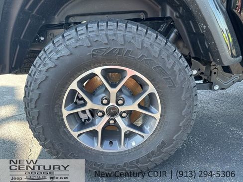 New 2025 Jeep Gladiator Sport image 6