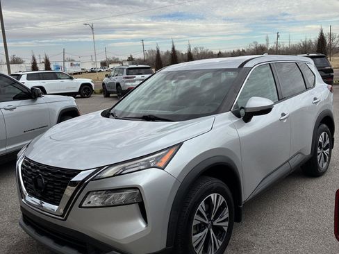 Used 2022 Nissan Rogue SV image 1