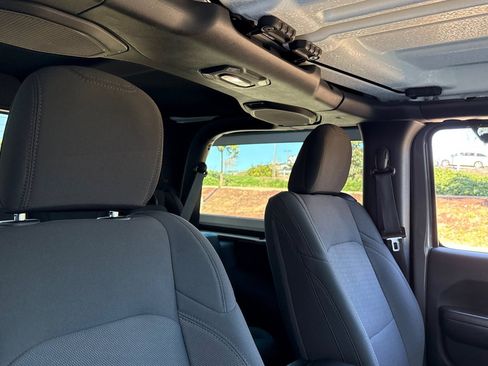 Used 2018 Jeep Wrangler Sport S image 25