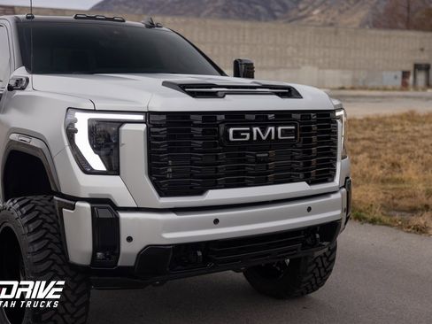 Used 2025 GMC Sierra 3500 Denali Ultimate image 3