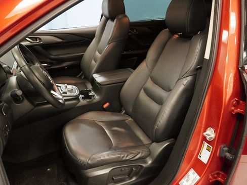 Used 2019 MAZDA CX-9 Touring w/ Touring Premium Package image 3