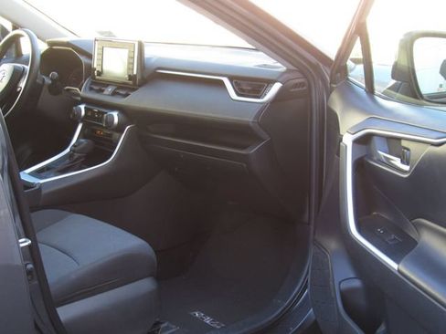 Used 2019 Toyota RAV4 XLE w/ Carpet Mat Package AWD/4WD image 16