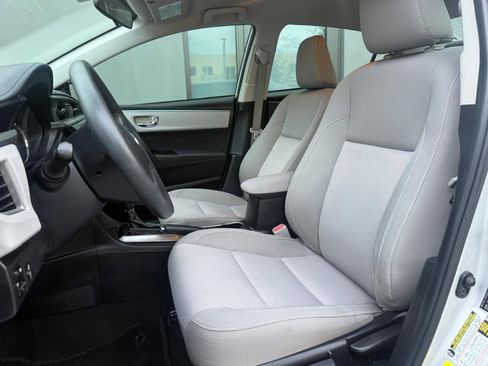 Used 2015 Toyota Corolla LE image 17