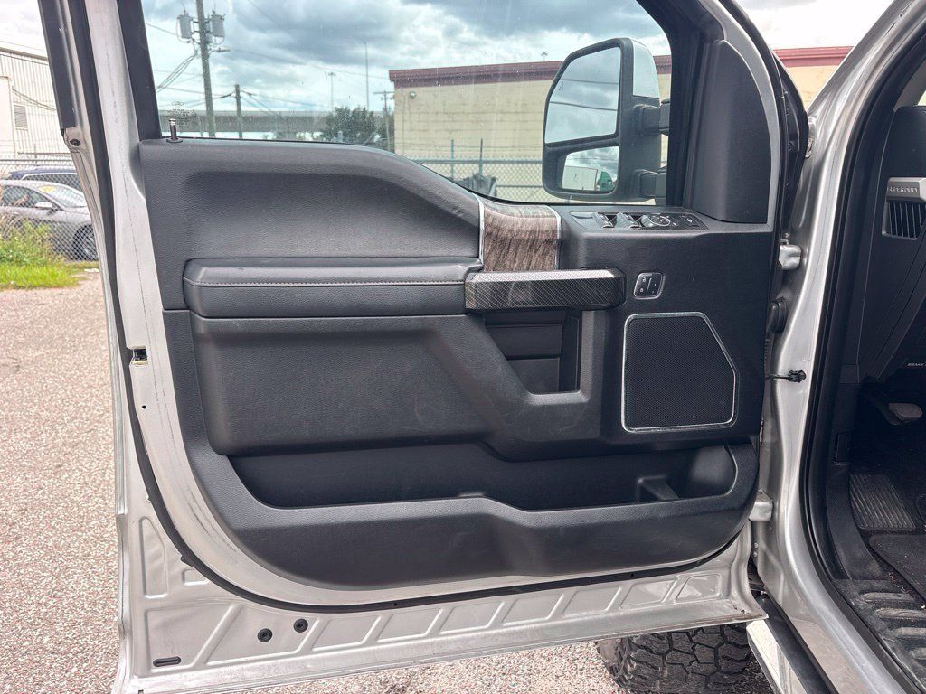 Used 2017 Ford F250 Lariat w/ Lariat Ultimate Package AWD/4WD image 11