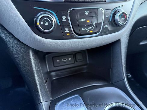 Used 2021 Chevrolet Equinox LT image 23