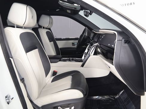 Used 2020 Rolls-Royce Cullinan image 16