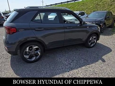 Used 2025 Hyundai Venue Limited FWD image 6