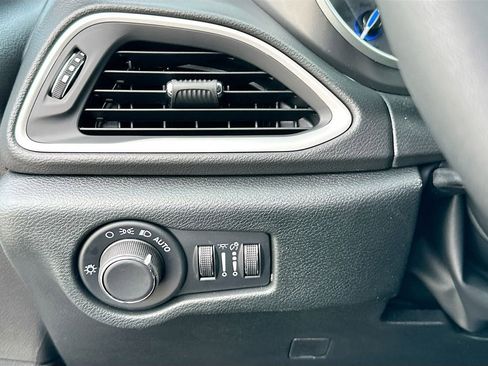 New 2026 Chrysler Voyager LX image 13