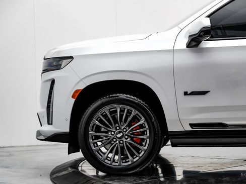 Used 2023 Cadillac Escalade V image 6