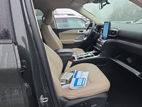 Used 2023 Ford Explorer Limited w/ Limited Technology Package image 8