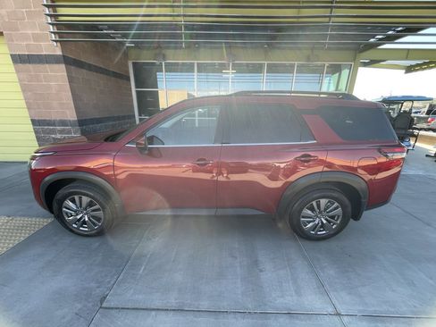 Used 2024 Nissan Pathfinder SV w/ Lighting Package (N92) image 5