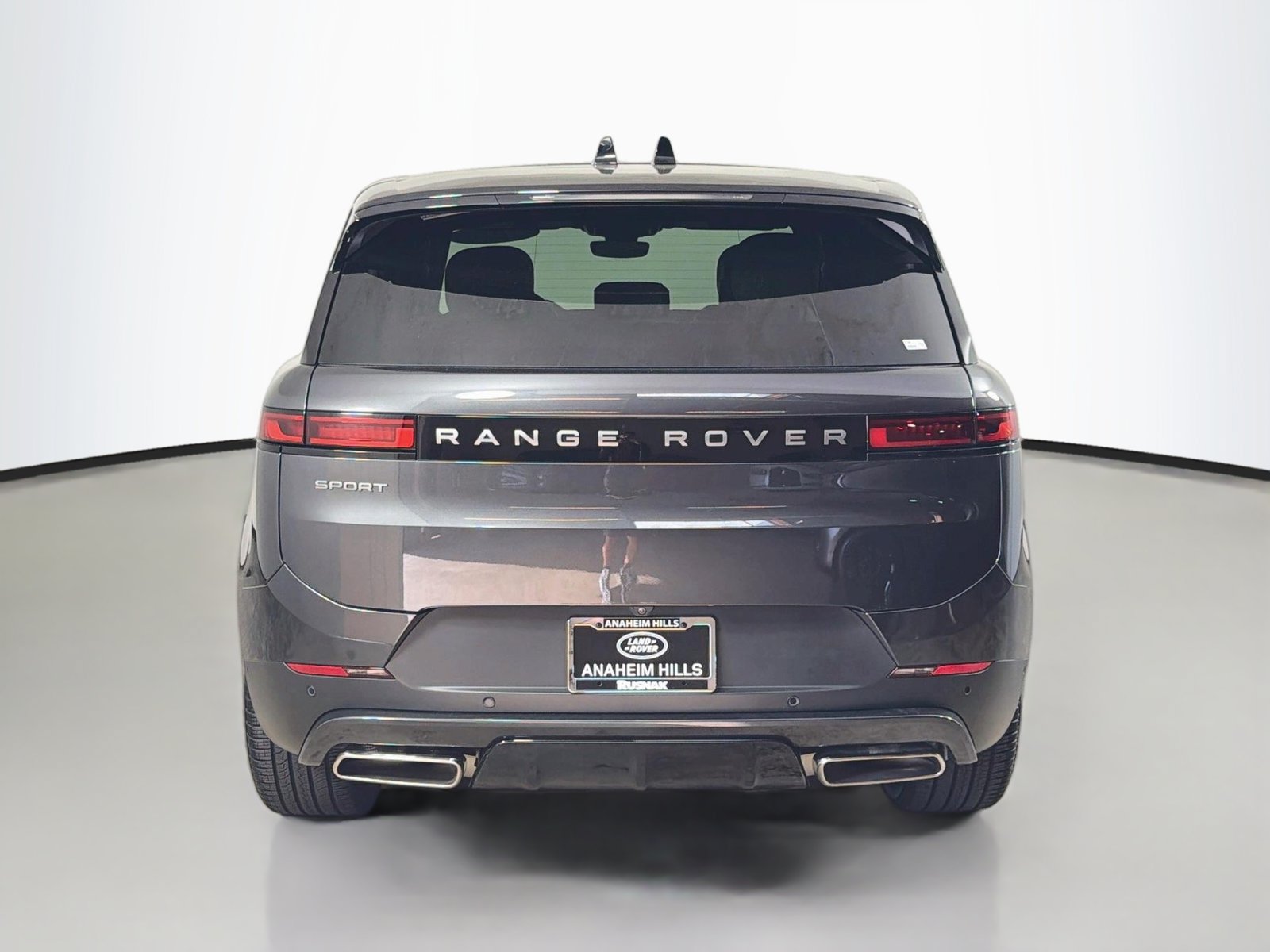 Used 2026 Land Rover Range Rover Sport SE AWD/4WD image 4