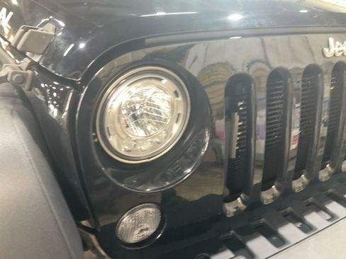 Used 2017 Jeep Wrangler Unlimited Rubicon w/ Cold Weather Group image 20