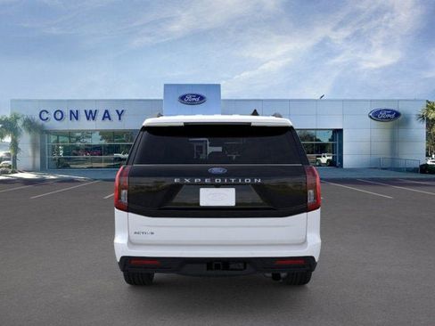 New 2025 Ford Expedition Active image 5