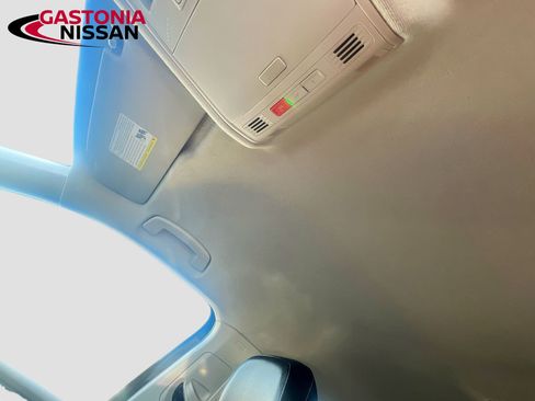 Used 2024 Volkswagen Tiguan SE image 29