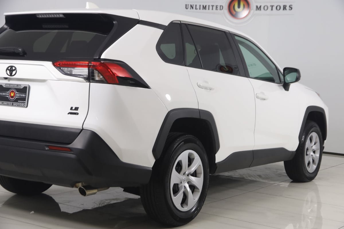 Used 2025 Toyota RAV4 LE AWD/4WD image 34