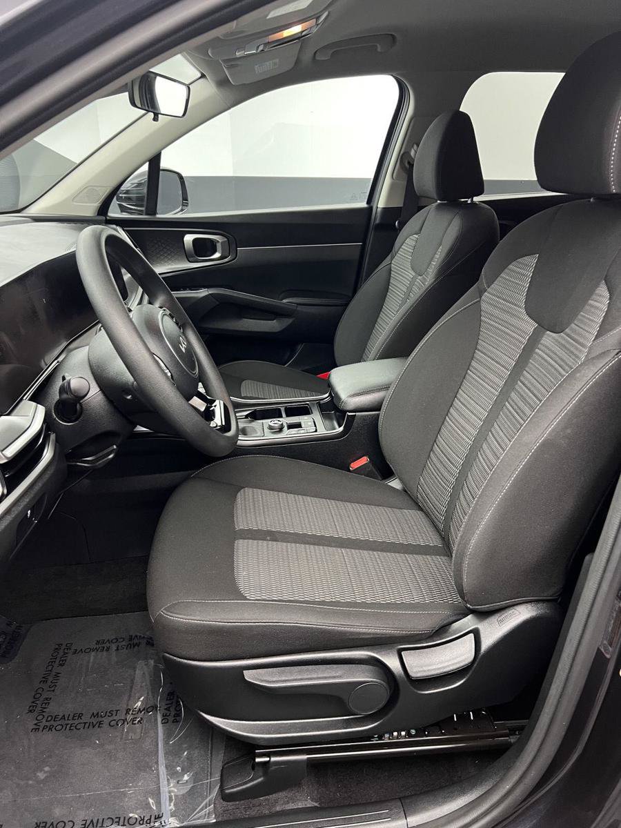 Used 2025 Kia Sorento LX FWD image 4