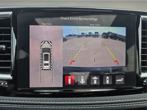 Used 2025 Chrysler Pacifica Limited image 6