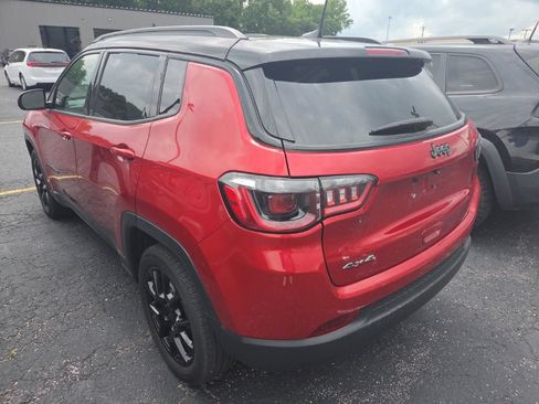 Used 2024 Jeep Compass Latitude w/ Altitude Special Edition AWD/4WD image 2