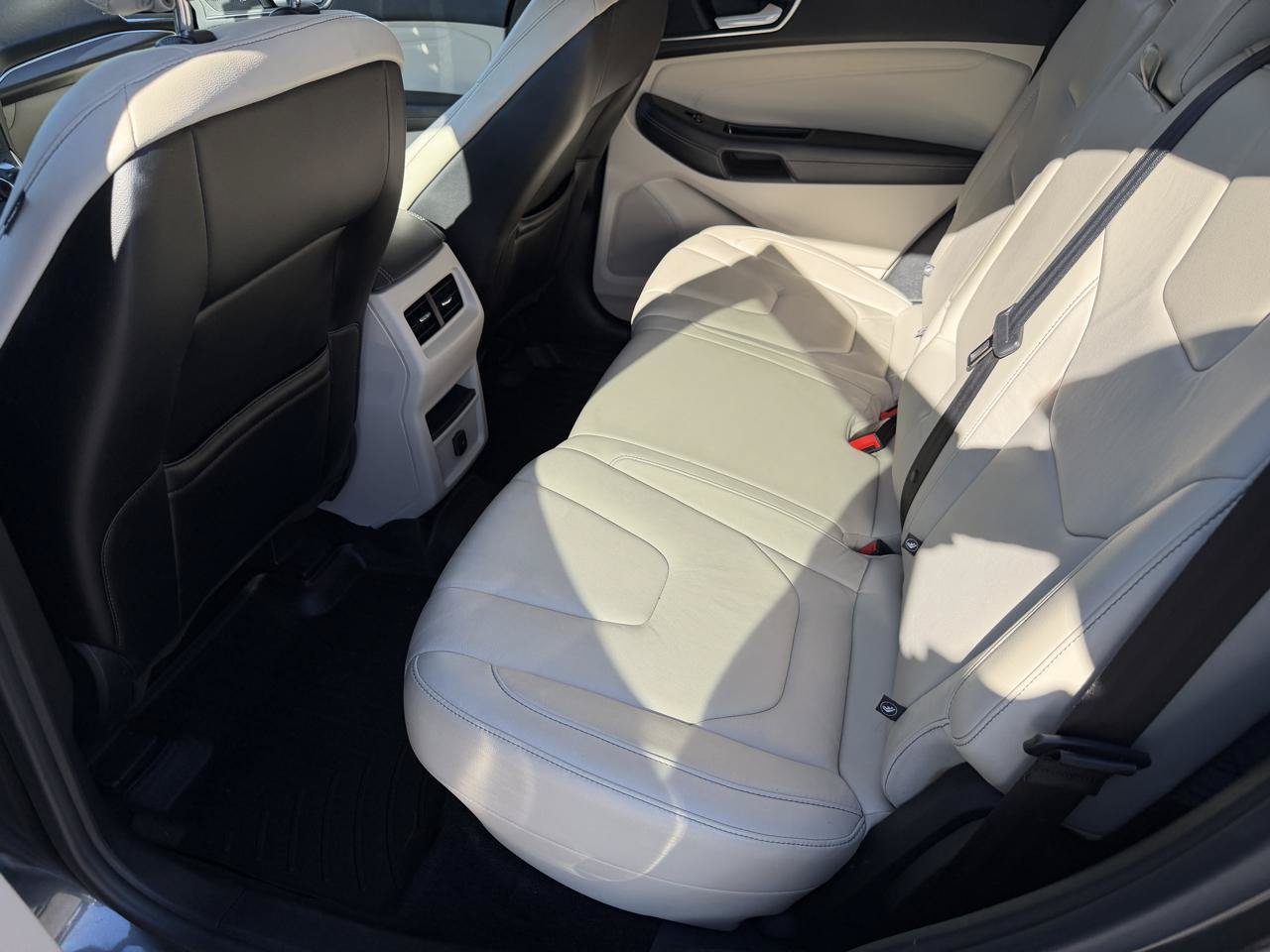 Used 2016 Ford Edge Titanium FWD image 11