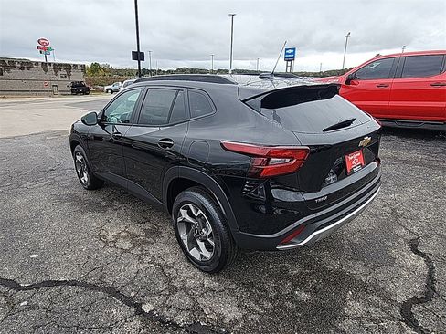 New 2026 Chevrolet Trax LT w/ Driver Confidence Package image 6