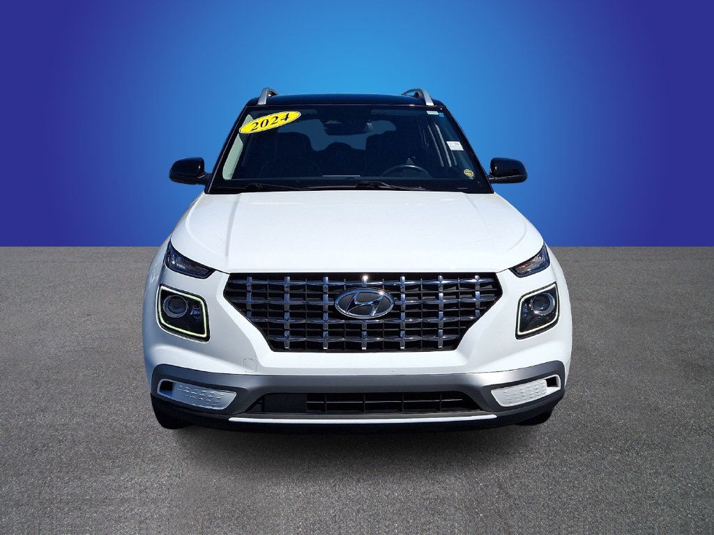 Used 2024 Hyundai Venue Limited FWD image 2