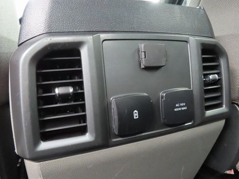 Used 2022 Ford F250 XLT w/ XLT Premium Package image 11